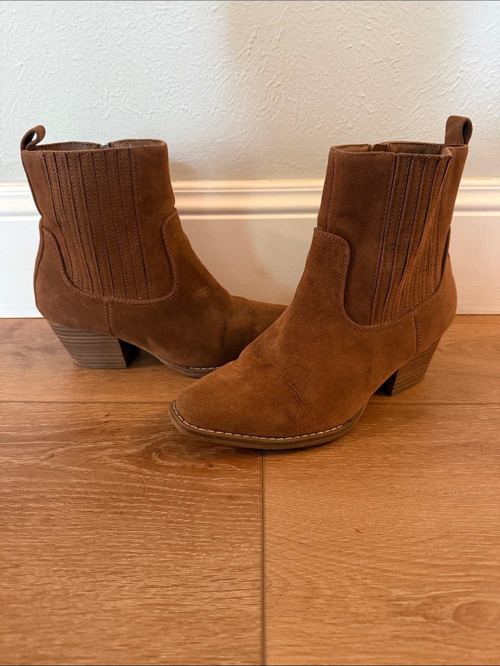 Universal Thread Chestnut Suede Western-Inspired Ankle Boots